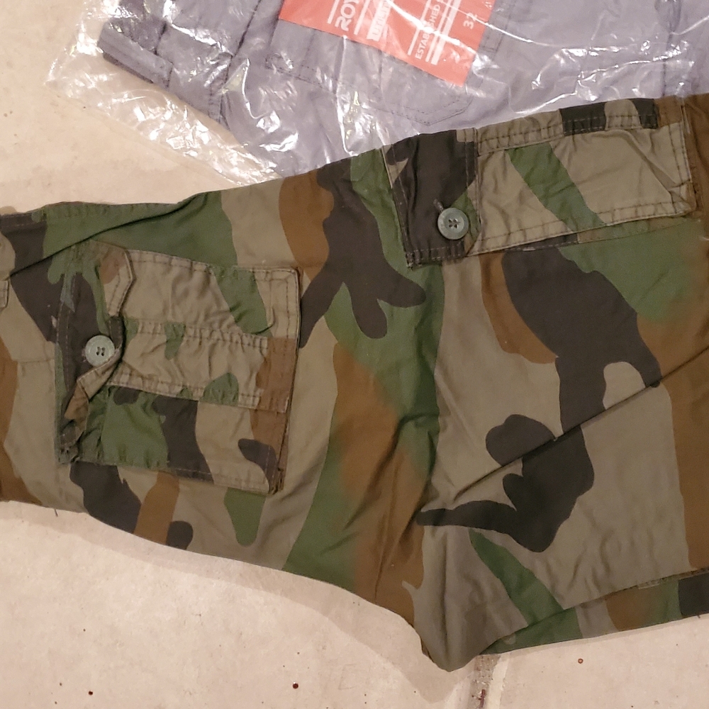 MENS CARGO SHORTS (BRAND NEW)